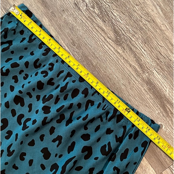 LES AMIS | Abstract Dot Midi Skirt in Teal - Picture 4 of 6